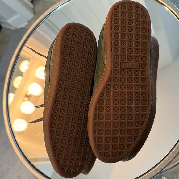 Gently worn Pumas - Picture 3 of 6